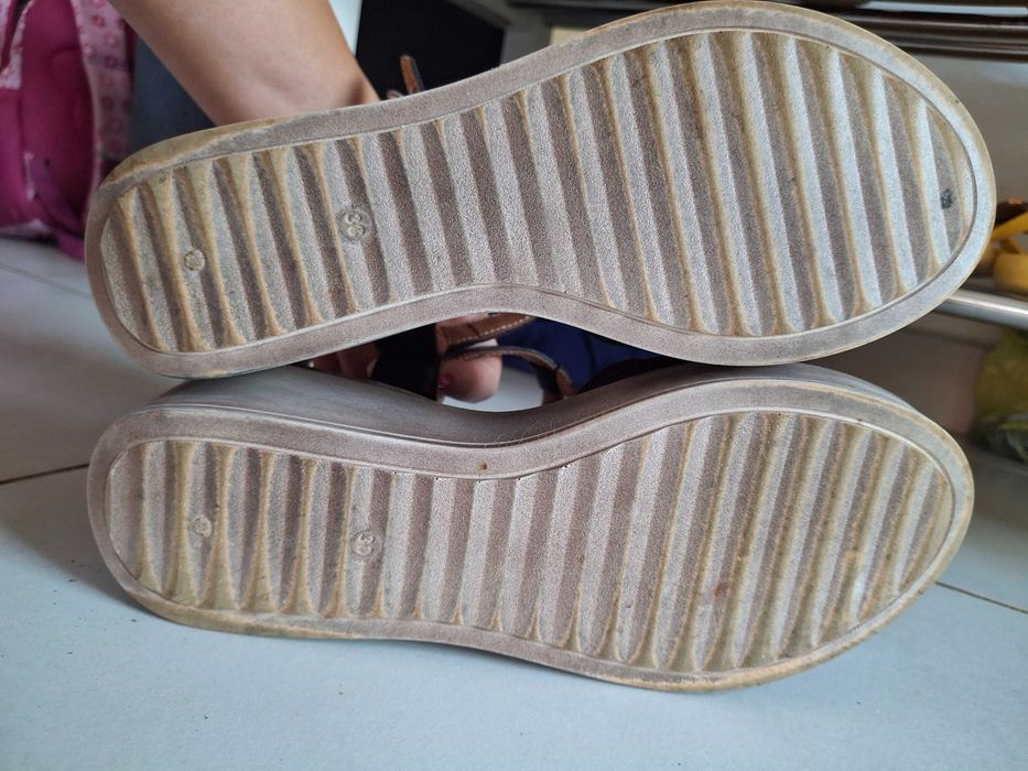 Sandale negre din piele 38