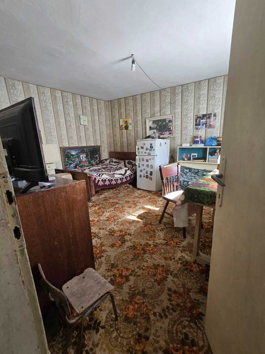 Продава се имот в с. Староселци, обл. Плевен 1 декар двор, две къщи, лятна кухня и селскостопански постройки