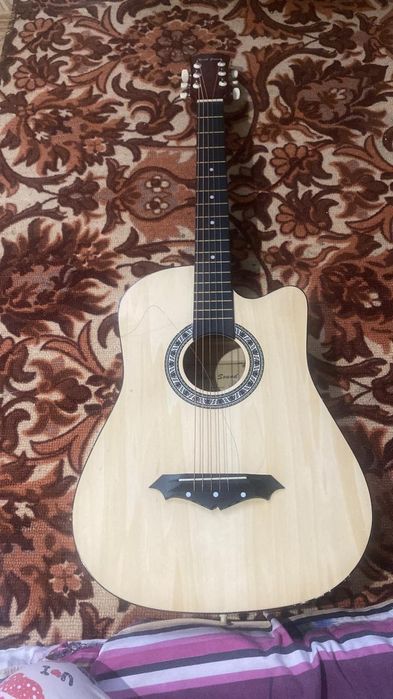 Продаю гитару срочно!!!