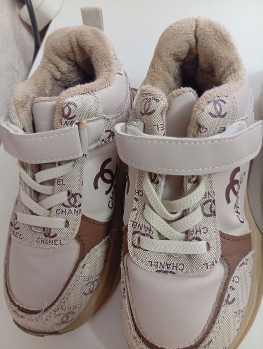 Продам дёшево вещи для девочек.