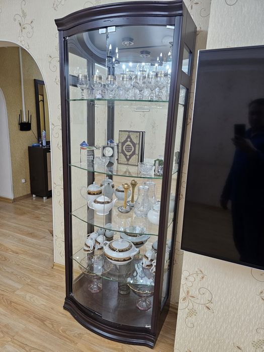 Продам шкаф витрину б/у