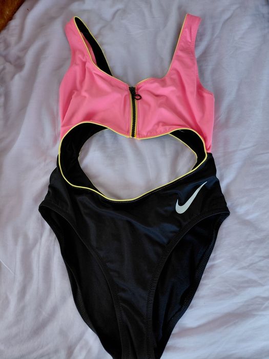 Дамски бански найк