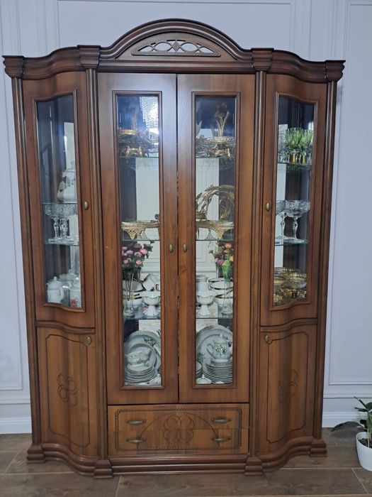 Продам сервант для гостиной