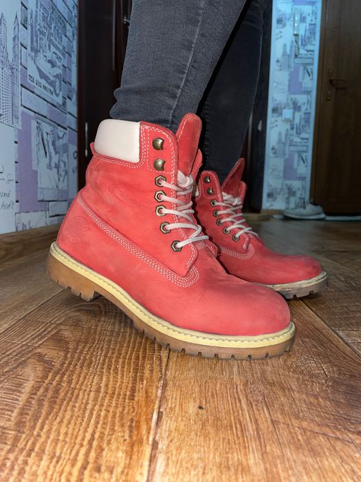 Продам ботинки женские.