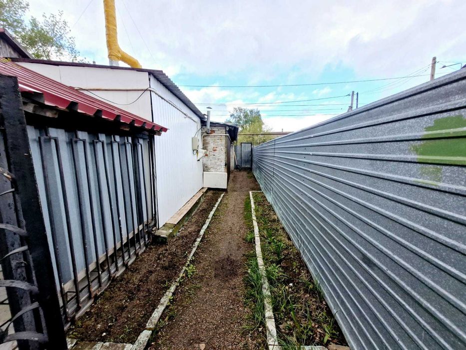 Продажа половины дома за кафе Аят