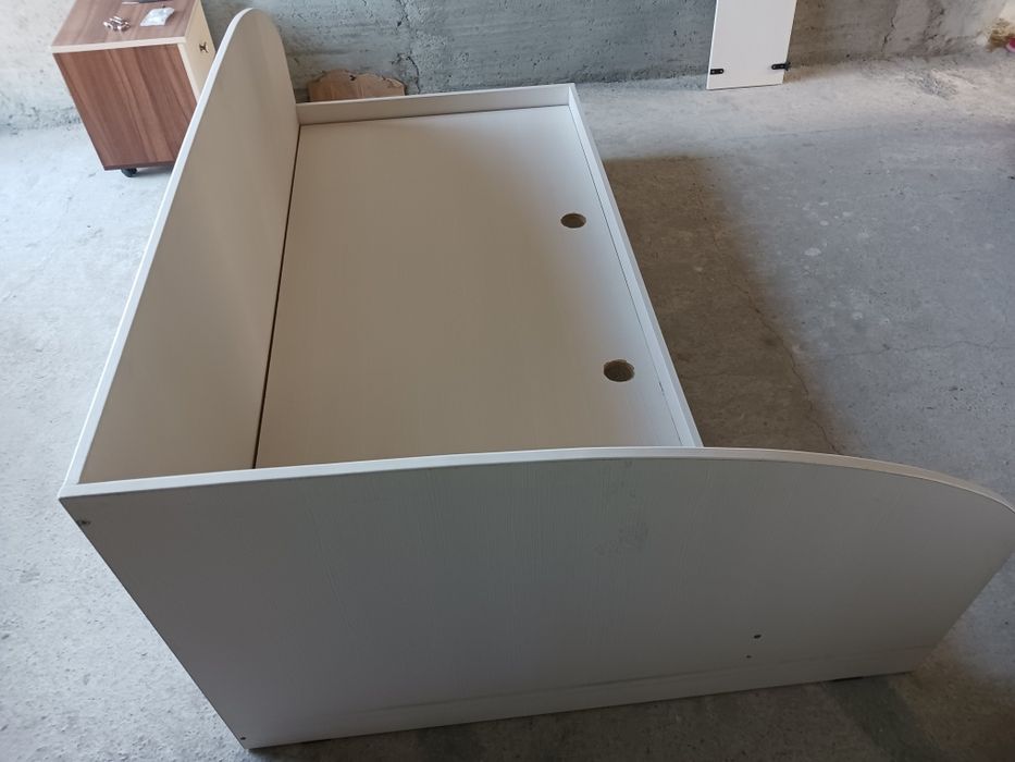 Vând pat pentru o persoană și saltea '900 'cm '