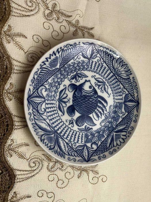 Тарелка новая фарфоровая ЛФЗ "Рыбка". Диаметр 18 см