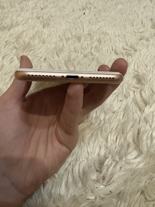 Срочно продам айфон 8 плюс