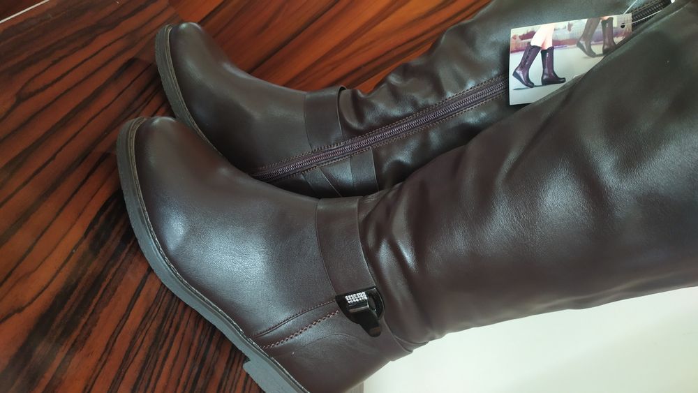 Сапоги новые на 37 размер женские до колена