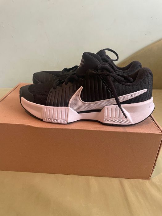 Кроссовки Nike теннисные