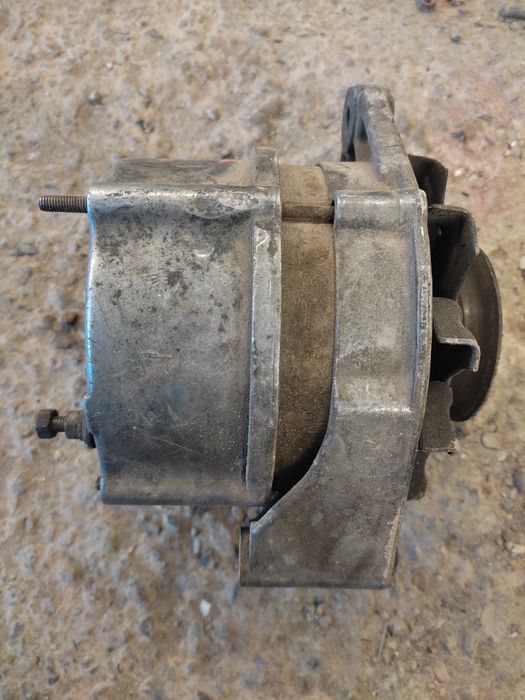 Опел генератор сотилади