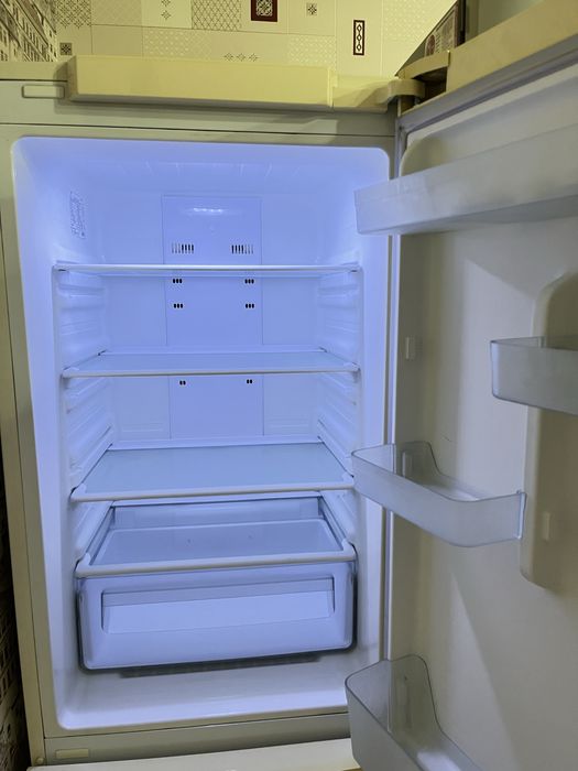 Холодильник Samsung