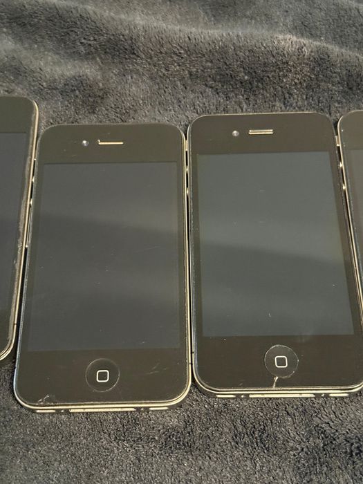 iPhone 4 cu mici defecte pret Fix