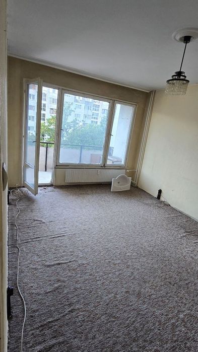 Двустаен апартамент в район Слатина! За ремонт! До детска градина!