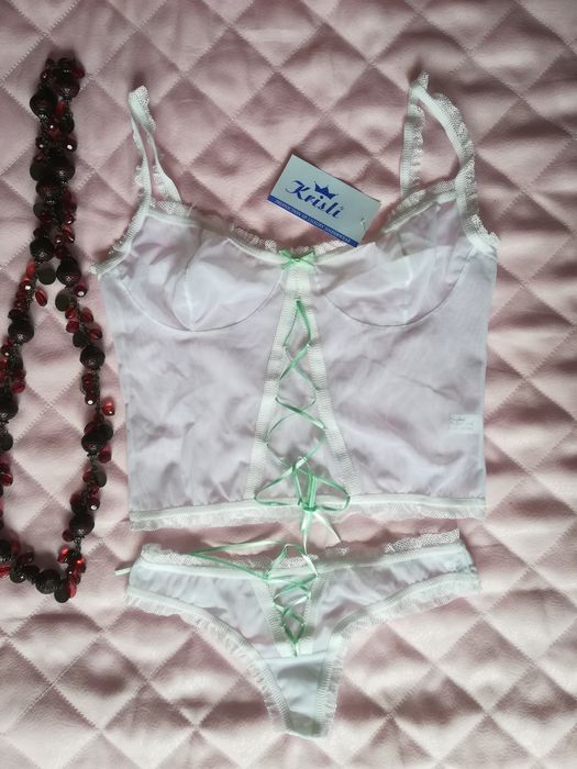 Ново боди или дамски комплект - боди с прашки