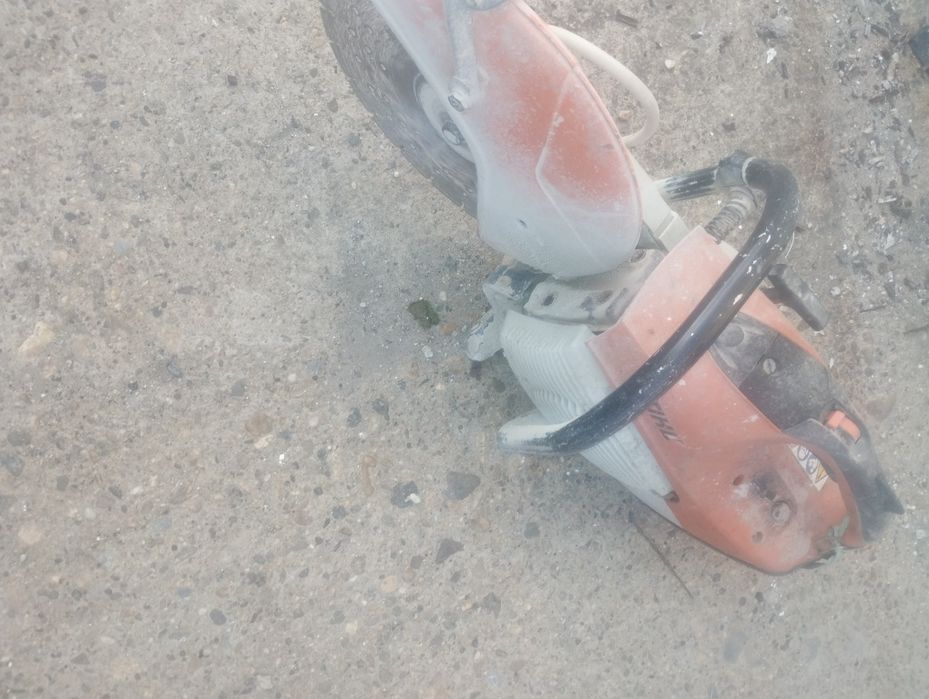 Drujba de tăiat asfalt și drujba de  gard viu