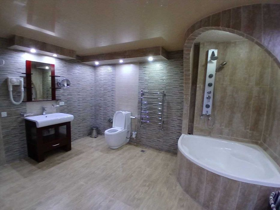 Ул.Никитина .Продам  эксклюзивный дом из 5 комнат  на 2.2 сотках.