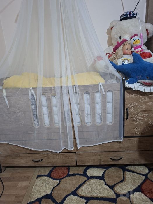 Продаётся Кроватка и шкаф