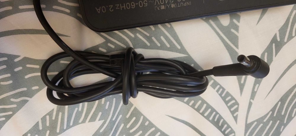 ASUS incarcator 19V-6.32A model cu pin central  PA-1121-28