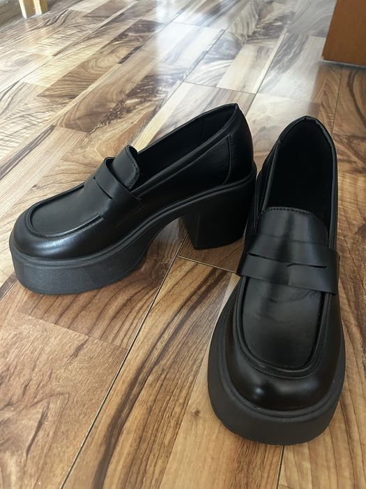 туфли черные.