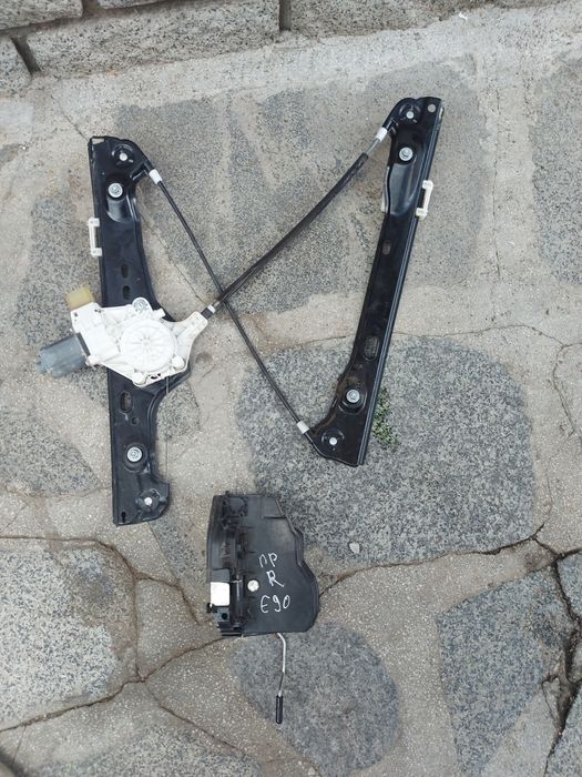 Преден десен стъклоповдигач , брава БМВ Е90 / BMW E90