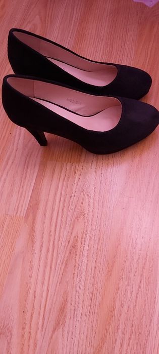 Обувки на ток 36 номер.20 лв.