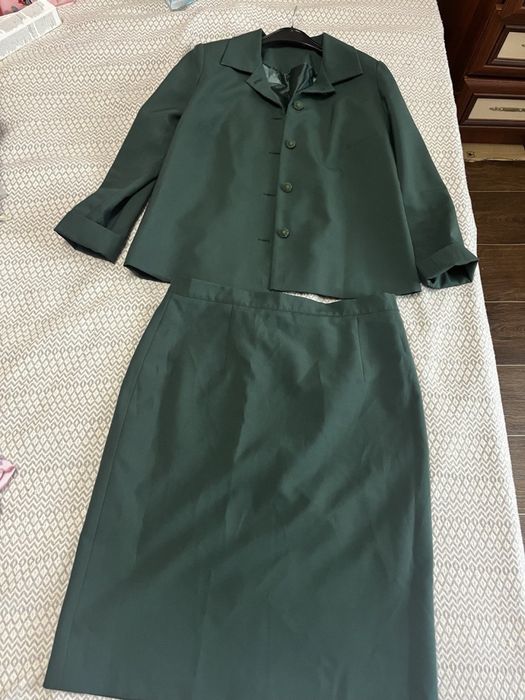 Продам костюм юбочный 7000