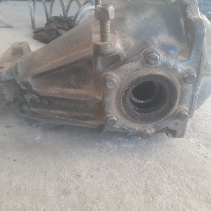 Мерседес 123 запчастлари сотилади.