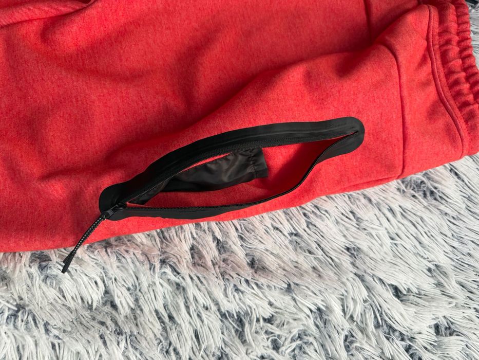 Nike tech fleece червен цвят