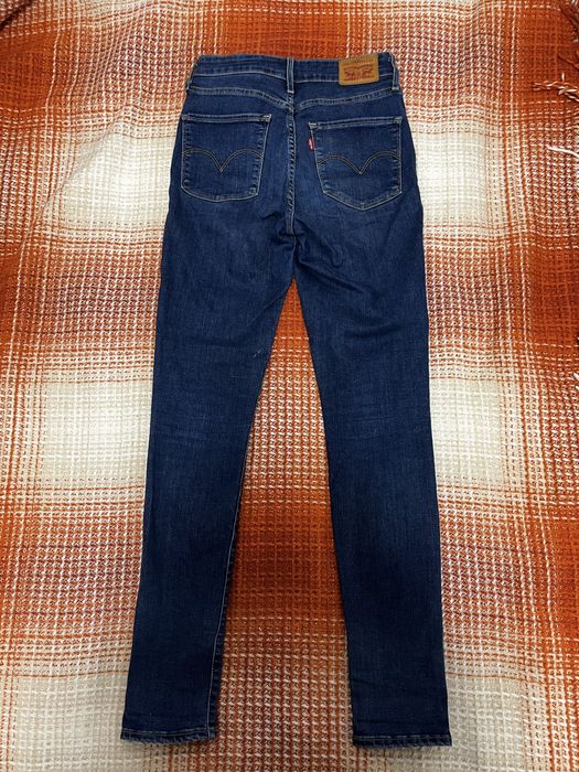 Джинсы темно синие и голубые