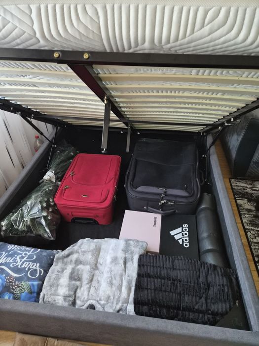 Спалня  с матрак