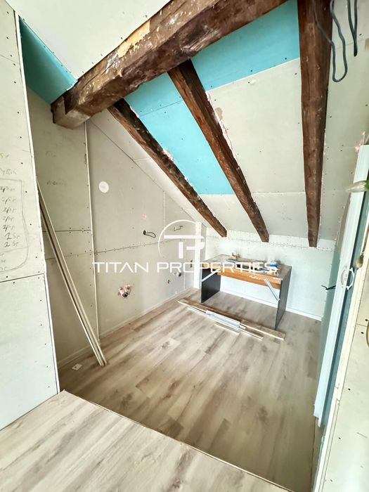 Етаж от къща за продажба в Център