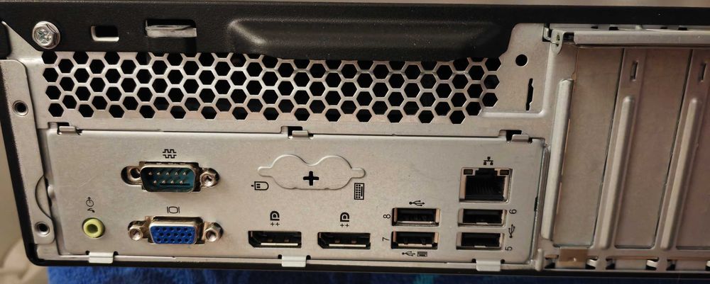 Lenovo ThinkCentre M720s SFF/Core i5-8400/16GB RAM/256GB SSD/Intel UHD