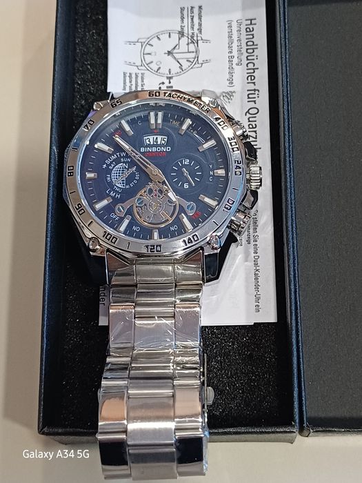 Продавам Чисто нов ВОДОУСТОЙЧИВ Мъжки ръчен часовник със светещ голям.