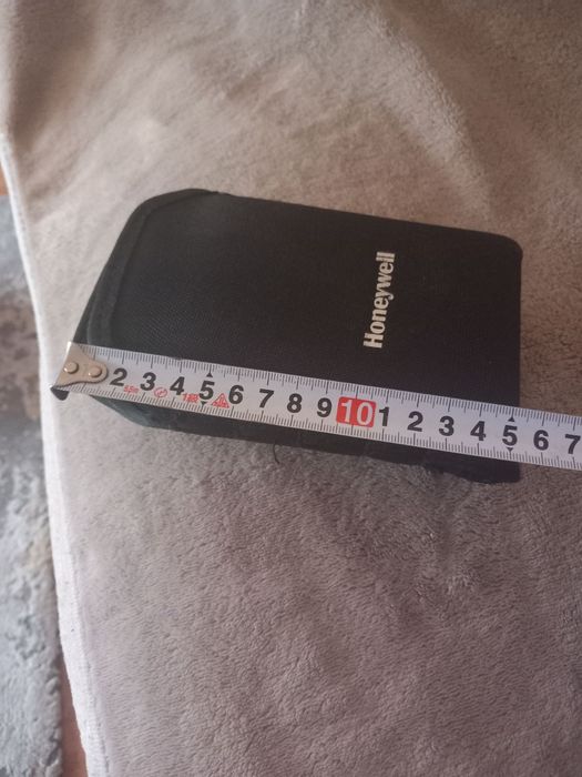 Твърд калъф        .