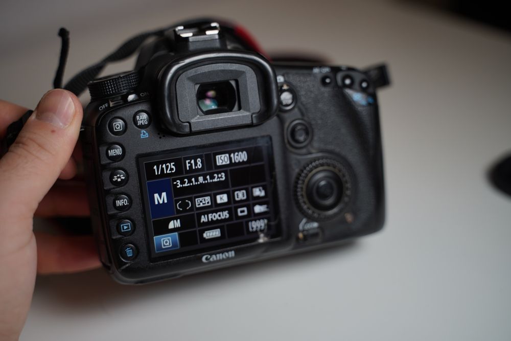 Продам Canon 7d с объективом 50 1.8