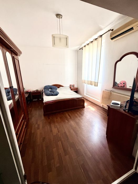 Apartament de vanzare 3 camere 75 mp | Necesita Renovare Completa | Etaj 1 | Metrou | Bloc reabilitat | Bucureștii Noi