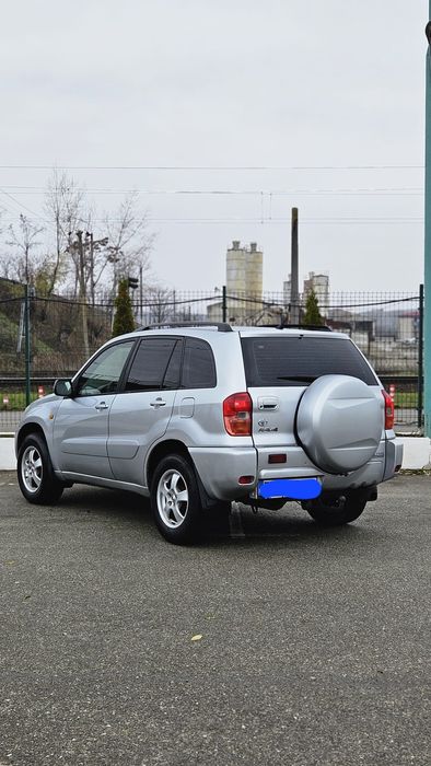 Vând Toyota Rav4
