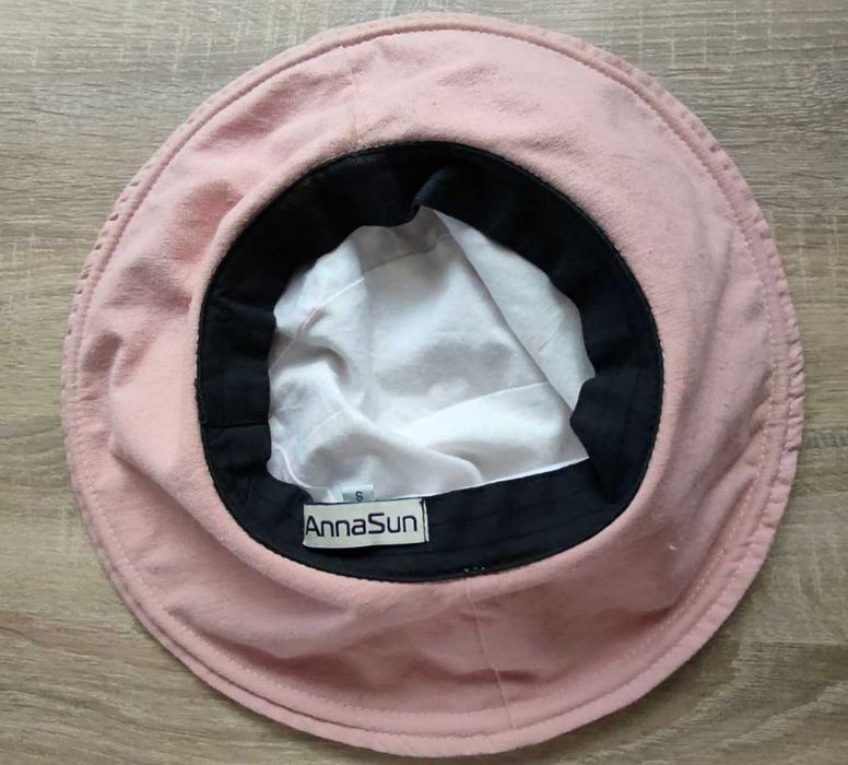 Pălărie roz tip bucket cu boruri largi