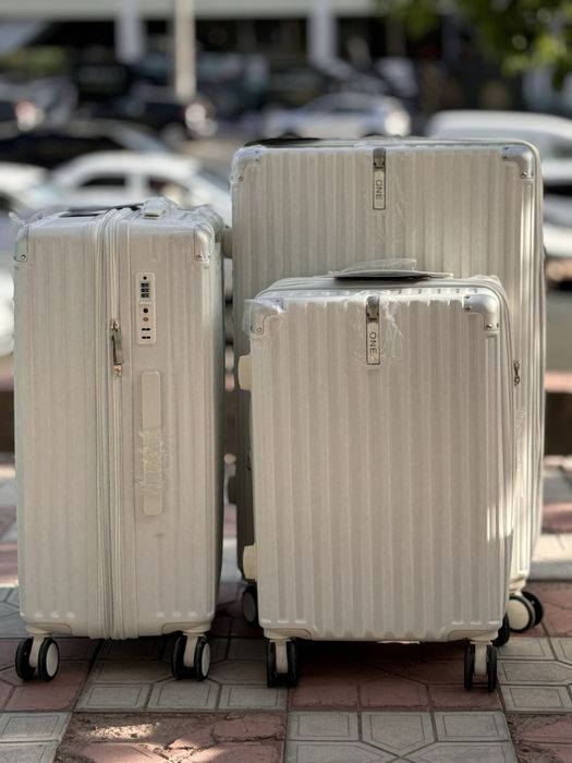 Чемодан из противоударного пластика chamadon