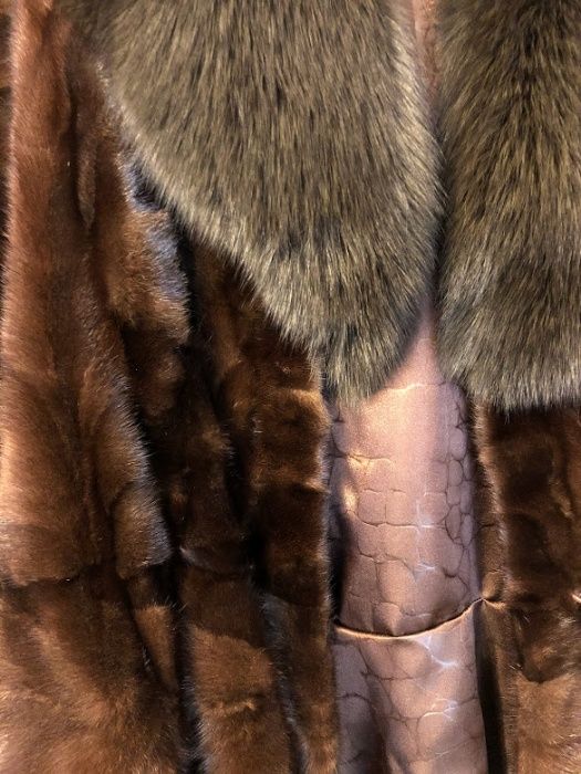 Vand Haina NOUA din blana vizon + vulpe; caciula NOUA din blana vulpe