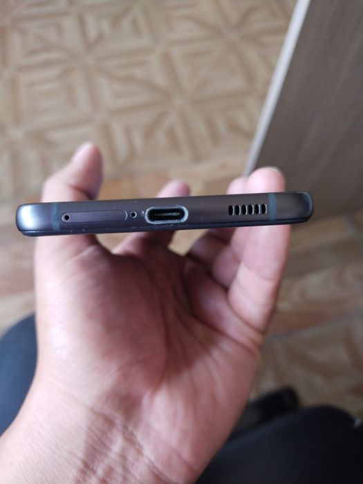 Samsung S21 FE. 8/256