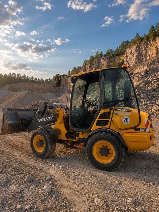 Vola încărcător frontal Volvo L 28 F top! 2020
