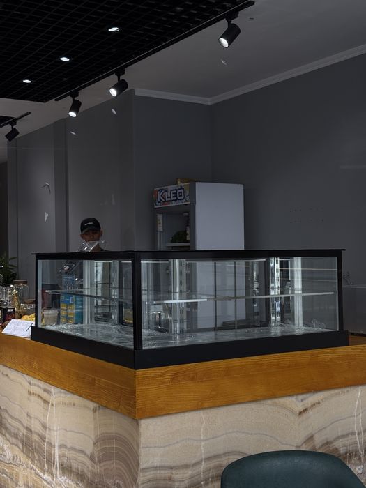 Холодильник витринного типа под заказ,под  дизайн