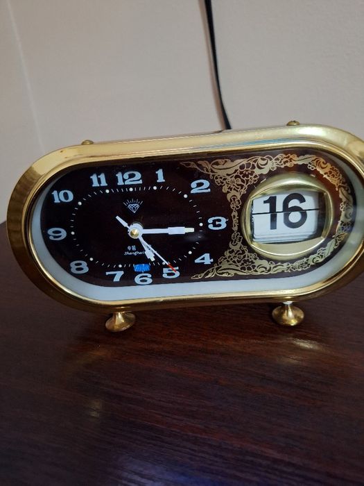 Продавам много стар чесовник Чисто нов и красив