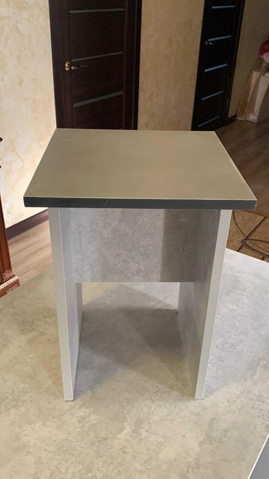 стол + 4 табуреток