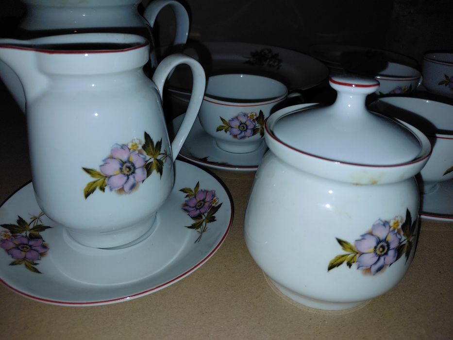 Сервиз за топли напитки. Стар български порцелан. Витринен.