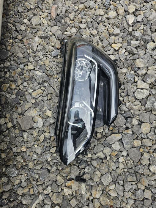 Ляв фар за Renailt Megane 4 2016god