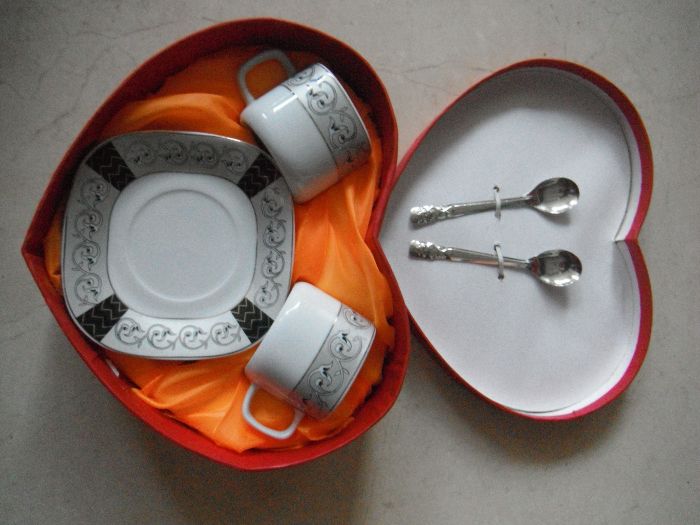 Сервиз за еспресо в кутия "сърце"