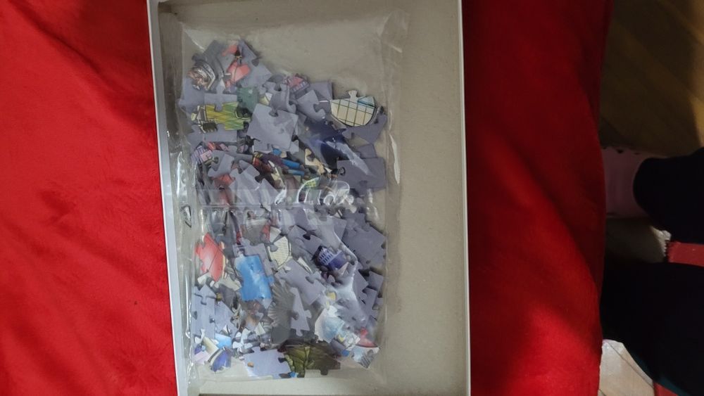 Vand puzzle Spider Man cu 200 piese pentru copii de peste 6 ani